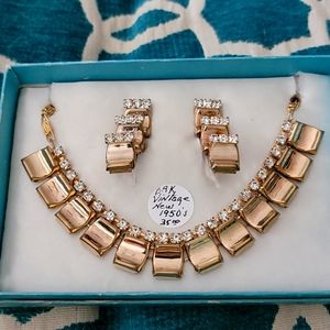 Vintage 1950's necklace  and clip on earrings.